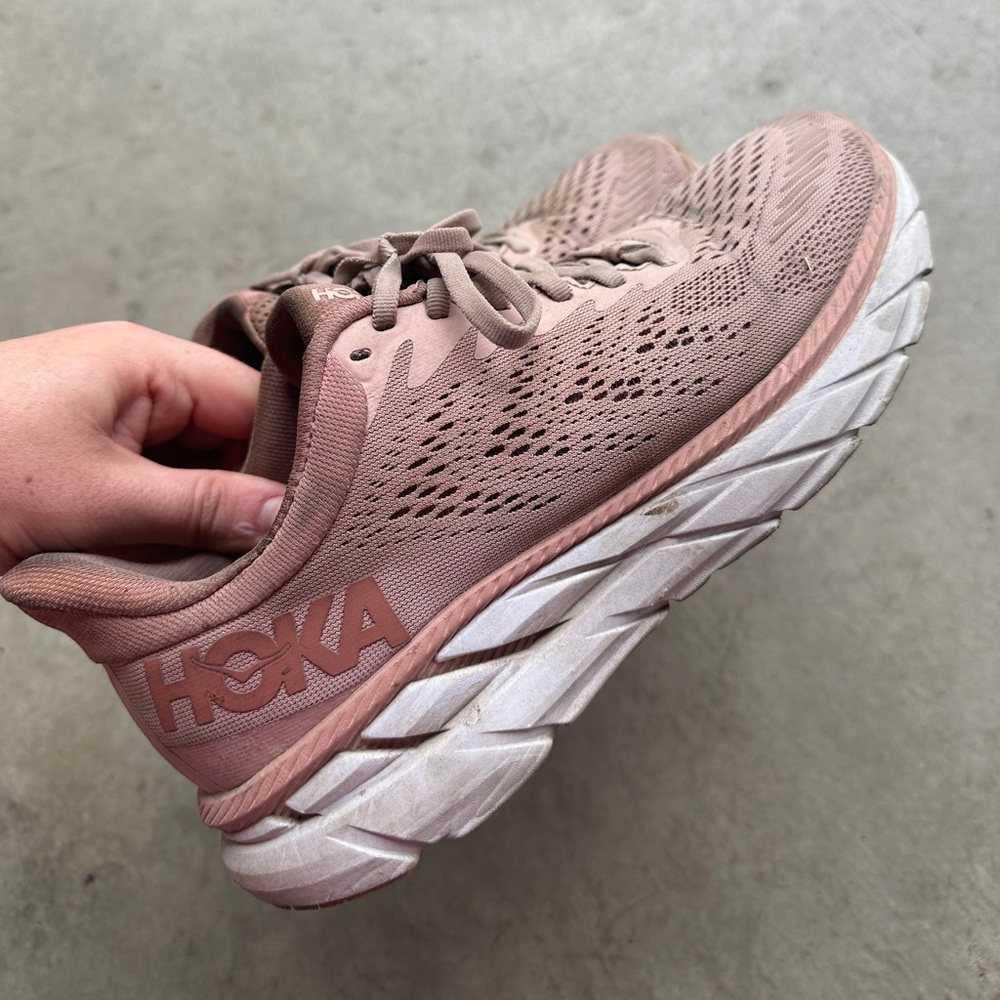 Hoka Womens Clifton 7s. Size 7.5.